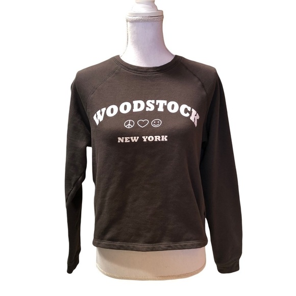 ONE CLOTHING WOMENS CHOCOLATE BROWN CROP SWEATSHIRT SIZE SMALL- SAYS WOODSTOCK - Picture 1 of 10